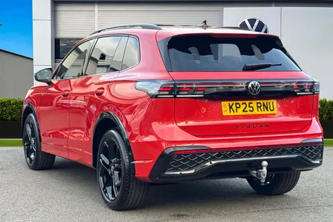 KP25RNU Volkswagen Tiguan 2.0 TDI R-Line 5dr DSG | Tow Bar | Heated Seats Thumbnail #3