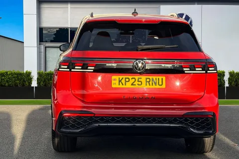 KP25RNU Volkswagen Tiguan 2.0 TDI R-Line 5dr DSG | Tow Bar | Heated Seats Thumbnail #5