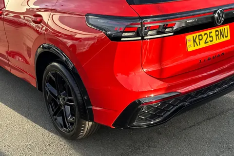 KP25RNU Volkswagen Tiguan 2.0 TDI R-Line 5dr DSG | Tow Bar | Heated Seats Thumbnail #8