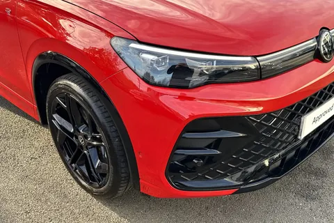 KP25RNU Volkswagen Tiguan 2.0 TDI R-Line 5dr DSG | Tow Bar | Heated Seats Thumbnail #9
