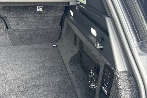 28 of 51 for Land Rover Range Rover 4.4 P530 V8 Autobiography 5dr