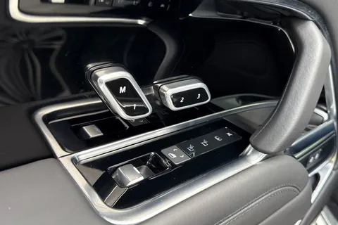 34 of 51 for Land Rover Range Rover 4.4 P530 V8 Autobiography 5dr