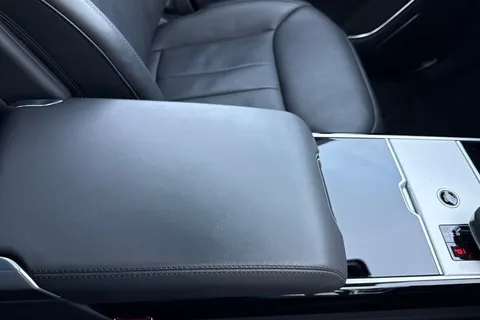 50 of 51 for Land Rover Range Rover 4.4 P530 V8 Autobiography 5dr