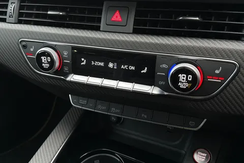 19 of 66 for AUDI RS4 RS 4 TFSI Quattro Edition 25 years 5dr Triptronic