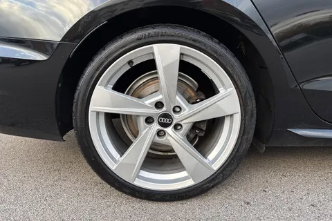 GM21WFU Audi A4 2.0 TDI 35 S line S Tronic Euro 6 (s/s) 4dr Thumbnail #12