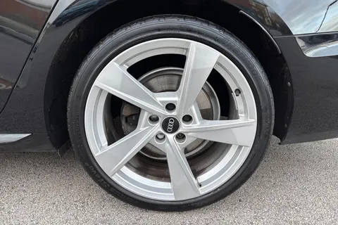 GM21WFU Audi A4 2.0 TDI 35 S line S Tronic Euro 6 (s/s) 4dr Thumbnail #14