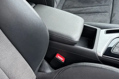 GM21WFU Audi A4 2.0 TDI 35 S line S Tronic Euro 6 (s/s) 4dr Thumbnail #36