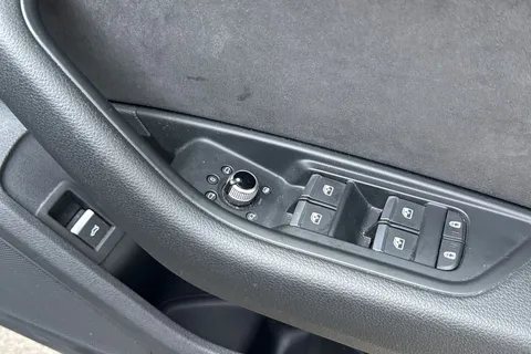 GM21WFU Audi A4 2.0 TDI 35 S line S Tronic Euro 6 (s/s) 4dr Thumbnail #37