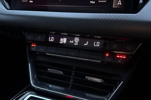  Audi e-tron GT 105kWh Vorsprung Auto quattro 4dr Thumbnail #22