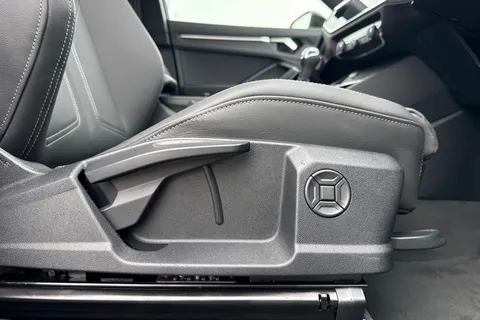  Audi Q3 2.0 TDI 35 S line S Tronic Euro 6 (s/s) 5dr Thumbnail #44