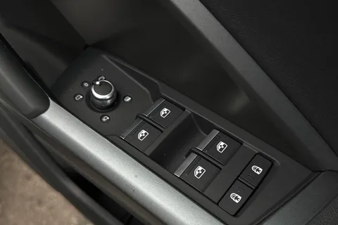  Audi Q3 2.0 TDI 35 S line S Tronic Euro 6 (s/s) 5dr Thumbnail #47