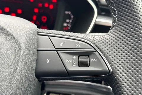  Audi Q3 2.0 TDI 35 S line S Tronic Euro 6 (s/s) 5dr Thumbnail #50