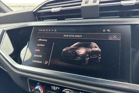  Audi Q3 2.0 TDI 35 S line S Tronic Euro 6 (s/s) 5dr Thumbnail #56