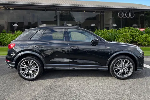  Audi Q3 2.0 TFSI 40 Black Edition S Tronic quattro Euro 6 (s/s) 5dr Thumbnail #4