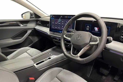 7 of 13 for Volkswagen Passat 1.5 TSI eHybrid 204PS Life 5dr DSG ⭐Sunroof, York Alloys, Info Pack⭐