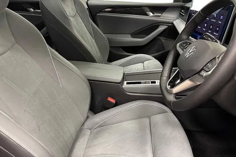 11 of 13 for Volkswagen Passat 1.5 TSI eHybrid 204PS Life 5dr DSG ⭐Sunroof, York Alloys, Info Pack⭐