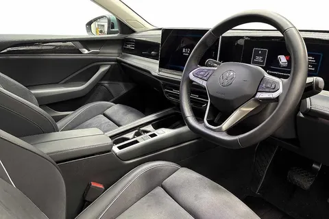 6 of 12 for Volkswagen Passat 1.5 TSI eHybrid Life 5dr DSG **PAN ROOF**