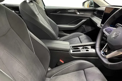 10 of 12 for Volkswagen Passat 1.5 TSI eHybrid Life 5dr DSG **PAN ROOF**