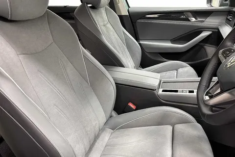 10 of 12 for Volkswagen Passat 1.5 TSI eHybrid Life 5dr DSG **INFO PACK + DRIVER ASSIST PACK**