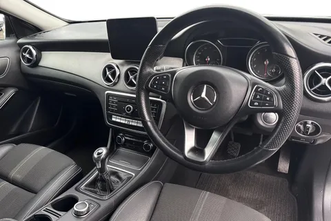 WU19CLF Mercedes-Benz Gla 1.6 GLA180 Urban Edition Euro 6 (s/s) 5dr Thumbnail #19