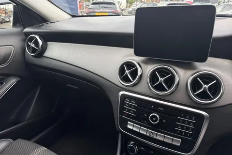 WU19CLF Mercedes-Benz Gla 1.6 GLA180 Urban Edition Euro 6 (s/s) 5dr Thumbnail #21