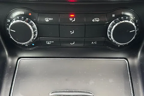 WU19CLF Mercedes-Benz Gla 1.6 GLA180 Urban Edition Euro 6 (s/s) 5dr Thumbnail #23