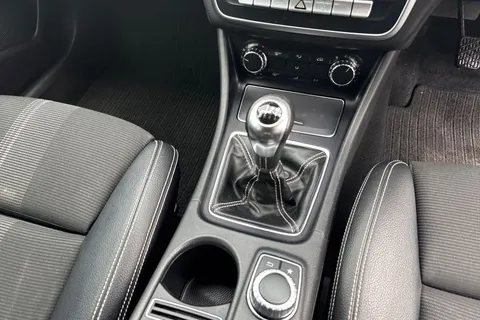 WU19CLF Mercedes-Benz Gla 1.6 GLA180 Urban Edition Euro 6 (s/s) 5dr Thumbnail #24
