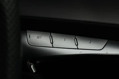 DL72KDN Audi A6 Avant Avant S line 40 TDI quattro 204 PS S tronic Thumbnail #40