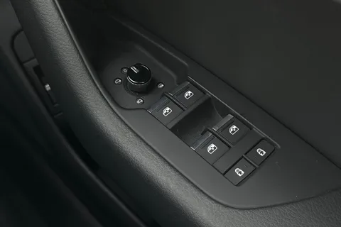 DL72KDN Audi A6 Avant Avant S line 40 TDI quattro 204 PS S tronic Thumbnail #41