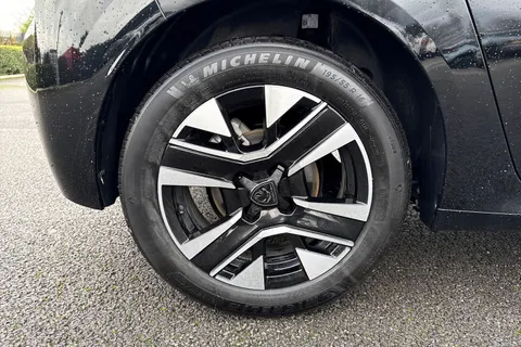 KP25UFY PEUGEOT 208 1.2 PureTech Allure Euro 6 (s/s) 5dr Thumbnail #11