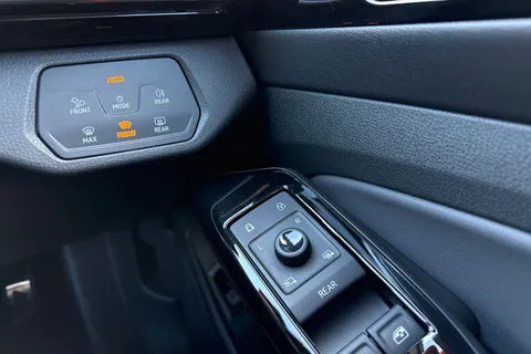 25 of 50 for Volkswagen ID.4 210kW 4MOTION Match Pro 77kWh 5dr Auto | Rear Camera | LED Lights