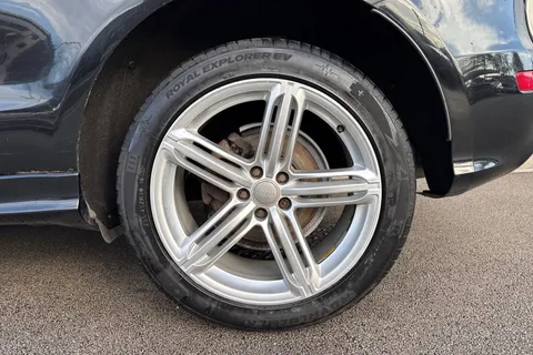 23 of 59 for Audi Q5 2.0 TDI S line quattro Euro 5 (s/s) 5dr