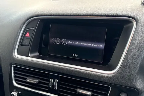 28 of 59 for Audi Q5 2.0 TDI S line quattro Euro 5 (s/s) 5dr