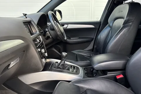 34 of 59 for Audi Q5 2.0 TDI S line quattro Euro 5 (s/s) 5dr