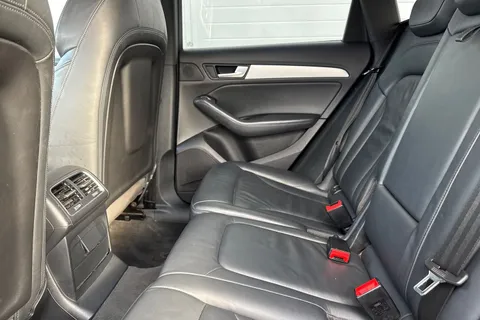 35 of 59 for Audi Q5 2.0 TDI S line quattro Euro 5 (s/s) 5dr