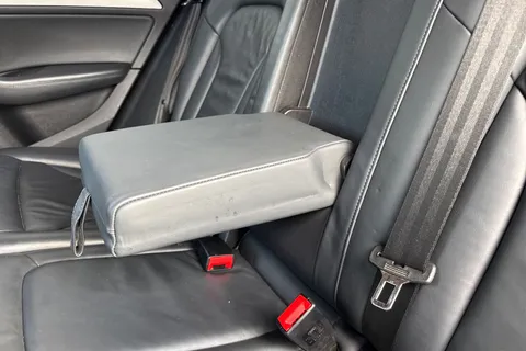 36 of 59 for Audi Q5 2.0 TDI S line quattro Euro 5 (s/s) 5dr