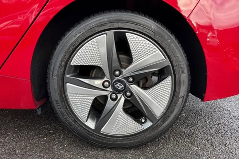 7 of 54 for Hyundai Ioniq 1.6 h-GDi Premium SE DCT Euro 6 (s/s) 5dr