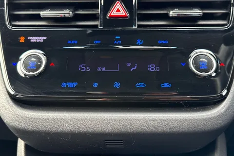 19 of 54 for Hyundai Ioniq 1.6 h-GDi Premium SE DCT Euro 6 (s/s) 5dr