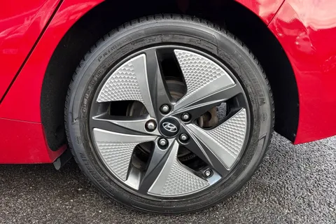 23 of 54 for Hyundai Ioniq 1.6 h-GDi Premium SE DCT Euro 6 (s/s) 5dr