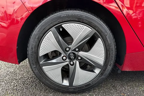 24 of 54 for Hyundai Ioniq 1.6 h-GDi Premium SE DCT Euro 6 (s/s) 5dr