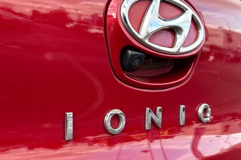 25 of 54 for Hyundai Ioniq 1.6 h-GDi Premium SE DCT Euro 6 (s/s) 5dr