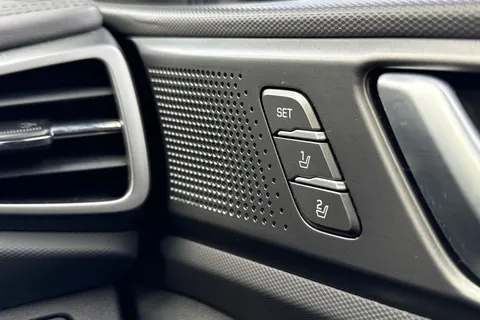 37 of 54 for Hyundai Ioniq 1.6 h-GDi Premium SE DCT Euro 6 (s/s) 5dr