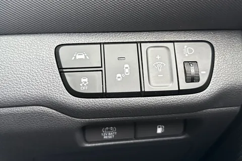 38 of 54 for Hyundai Ioniq 1.6 h-GDi Premium SE DCT Euro 6 (s/s) 5dr