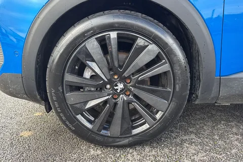 YD71UZF PEUGEOT 3008 1.6 13.2kWh GT e-EAT 4WD Euro 6 (s/s) 5dr Thumbnail #13