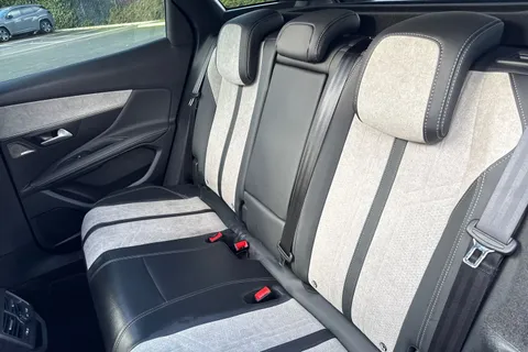 YD71UZF PEUGEOT 3008 1.6 13.2kWh GT e-EAT 4WD Euro 6 (s/s) 5dr Thumbnail #19