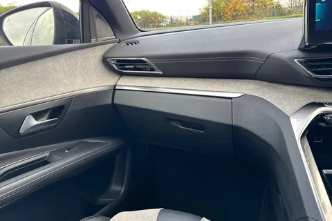 YD71UZF PEUGEOT 3008 1.6 13.2kWh GT e-EAT 4WD Euro 6 (s/s) 5dr Thumbnail #20