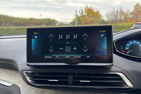 YD71UZF PEUGEOT 3008 1.6 13.2kWh GT e-EAT 4WD Euro 6 (s/s) 5dr Thumbnail #22