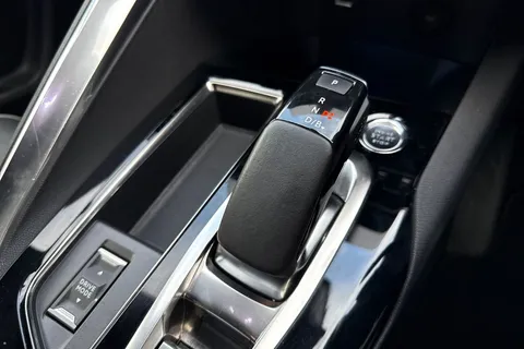 YD71UZF PEUGEOT 3008 1.6 13.2kWh GT e-EAT 4WD Euro 6 (s/s) 5dr Thumbnail #23