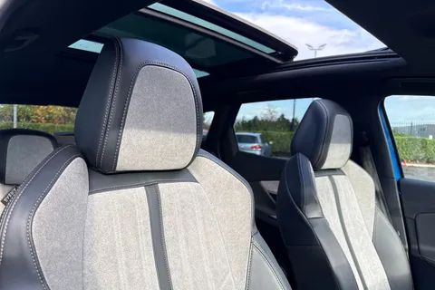 YD71UZF PEUGEOT 3008 1.6 13.2kWh GT e-EAT 4WD Euro 6 (s/s) 5dr Thumbnail #24