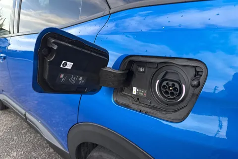 YD71UZF PEUGEOT 3008 1.6 13.2kWh GT e-EAT 4WD Euro 6 (s/s) 5dr Thumbnail #25